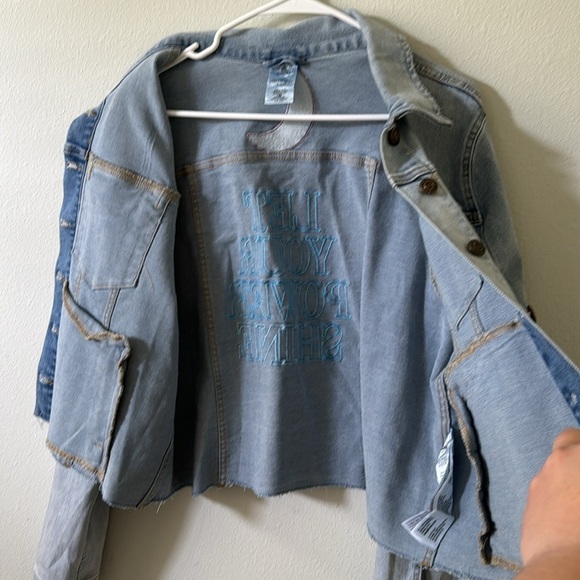 Rapunzel Denim Jacket Tangled Disney Parks Size 1X - missing rainbow pin! New! - Picture 14 of 15